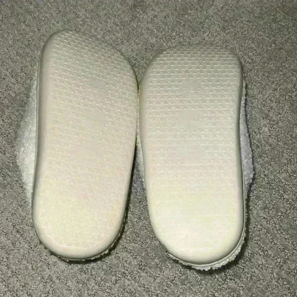 Smiley bedroom slippers - Picture 3 of 3